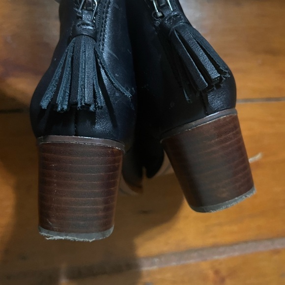 Tom’s 6.5 Women’s Carpe Diem black ankle boot zippered back tassel upper leather - Picture 5 of 13